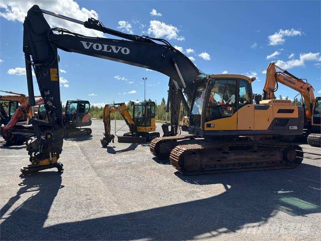 Volvo EC220DL حفارات زحافة