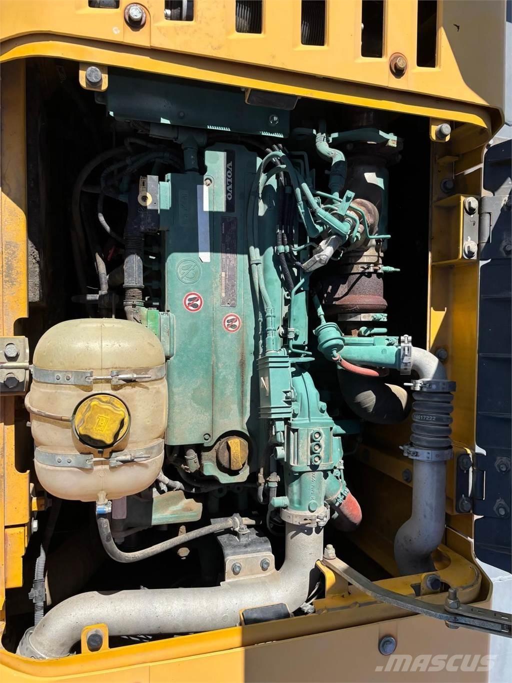 Volvo EC220DL حفارات زحافة
