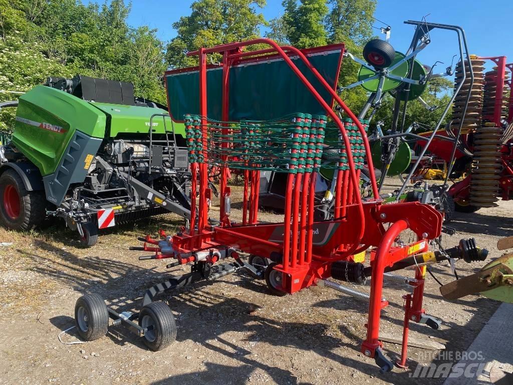 Kverneland 9546 مكابس وميبسات التبن