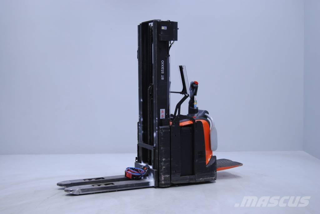 Toyota SPE140L معدات التكديس الجوالة