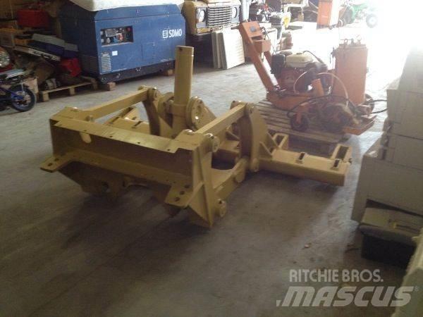 CAT 140H/160H Ripper أخرى