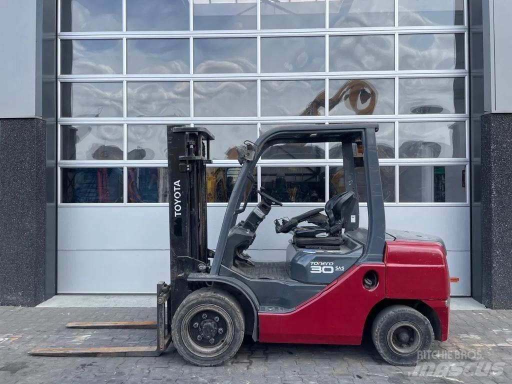 Toyota 02-8DF30 شاحنات ذات رافعات شوكية - أخرى