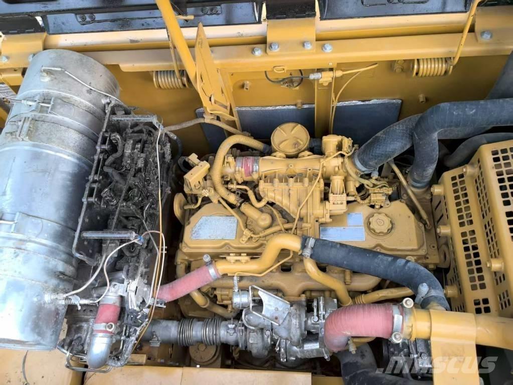 CAT 329 E حفارات زحافة
