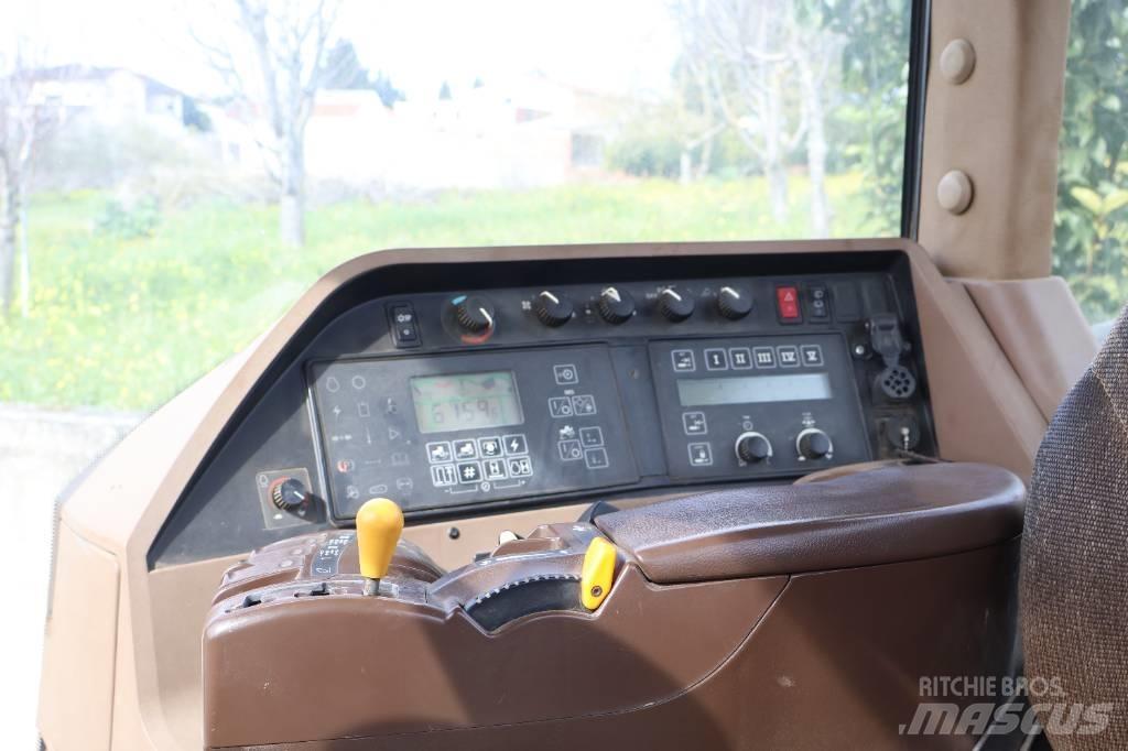 John Deere 8420 T الجرارات