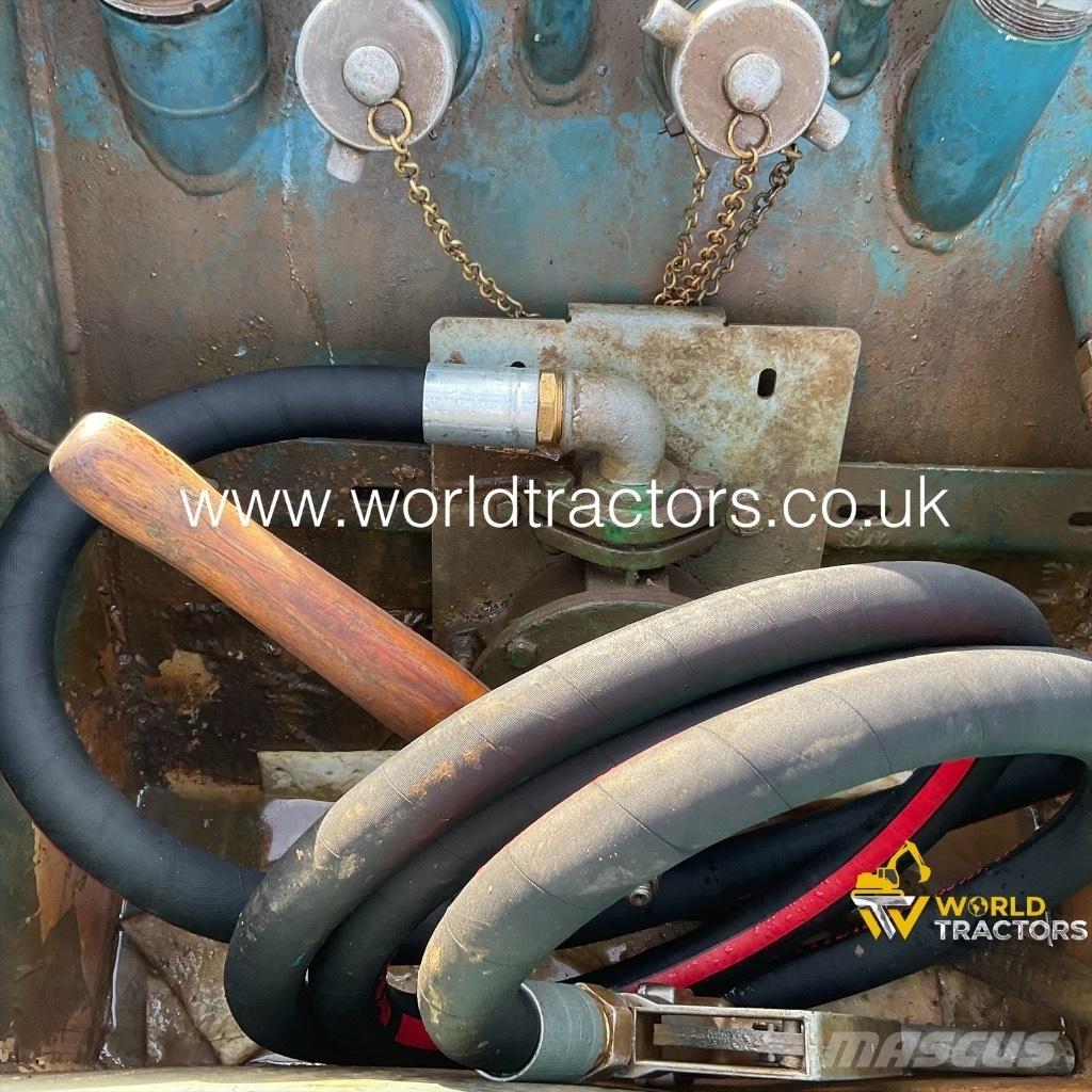  CONQUIP FUEL BOWSER صهاريج الوقود والصهاريج الإضافية