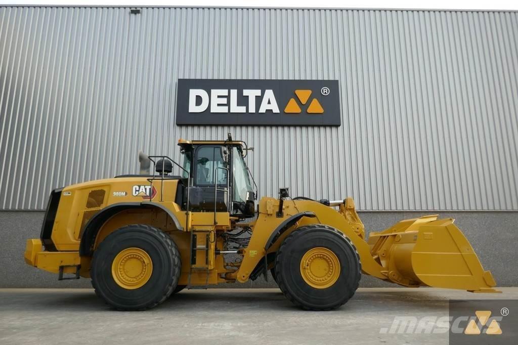 CAT 980M لوادر بعجل