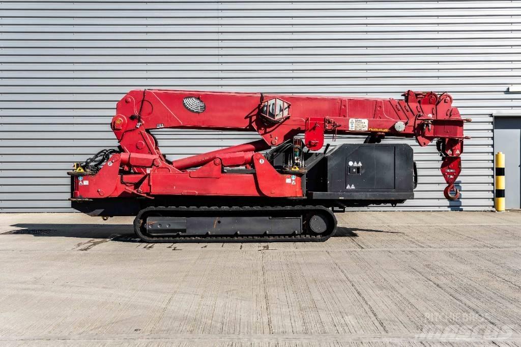 Unic URW-706 رافعات صغيرة