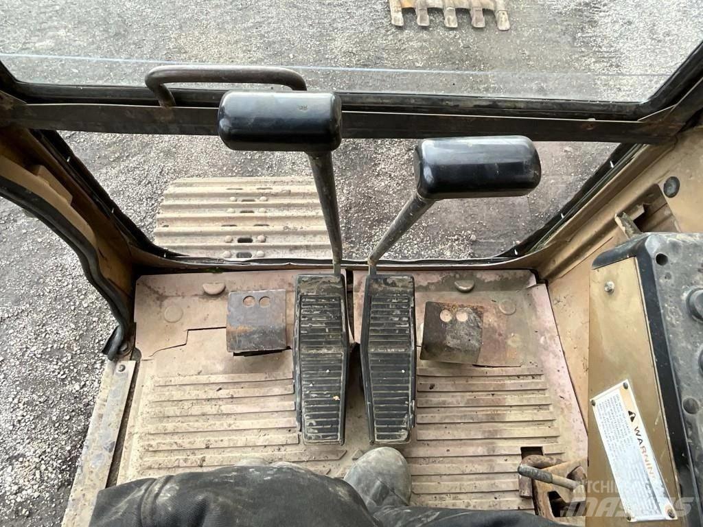 CAT E 120 B حفارات زحافة