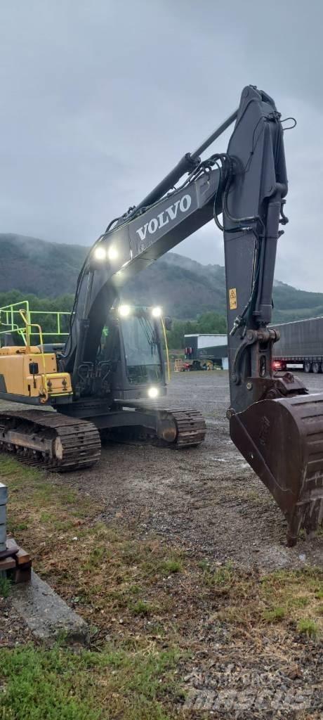 Volvo EC 220 DL حفارات زحافة