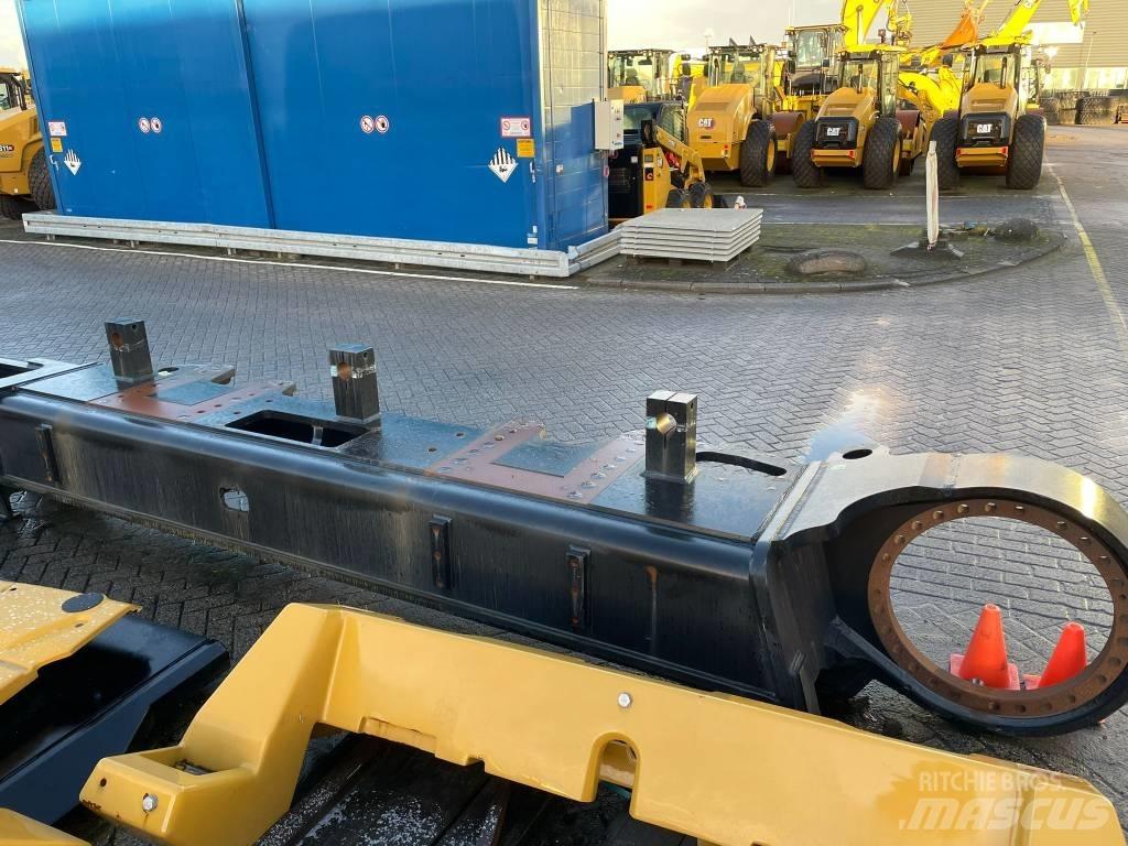 CAT 390 F L الشاسيه والتعليق