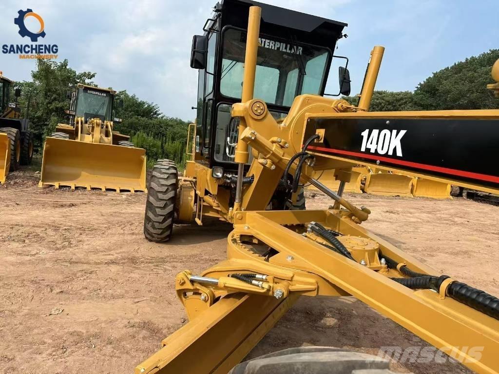 CAT 140K معدات تمهيد الطرق