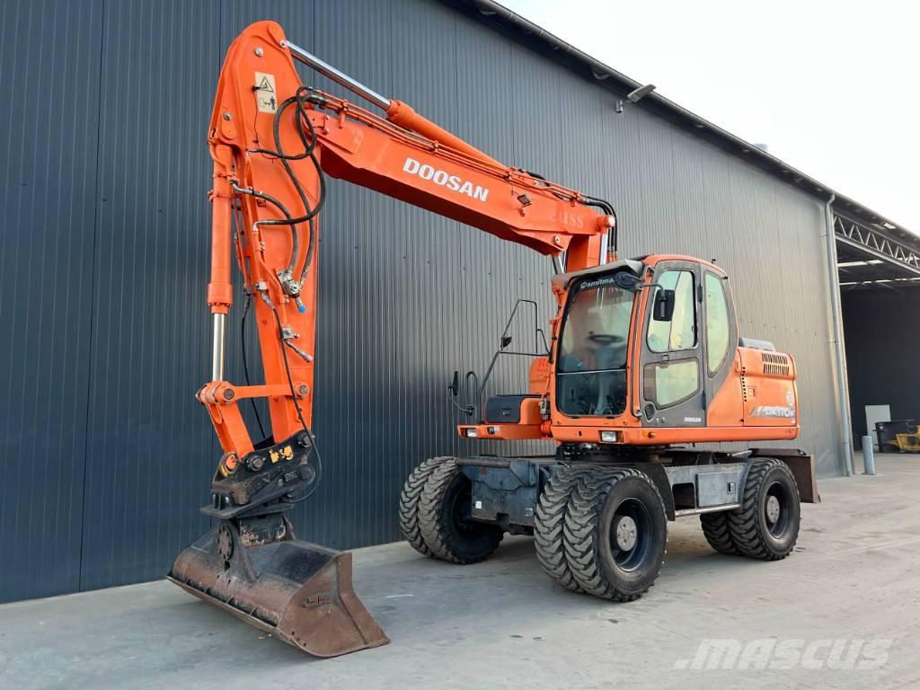 Doosan DX170W حفارات بعجل