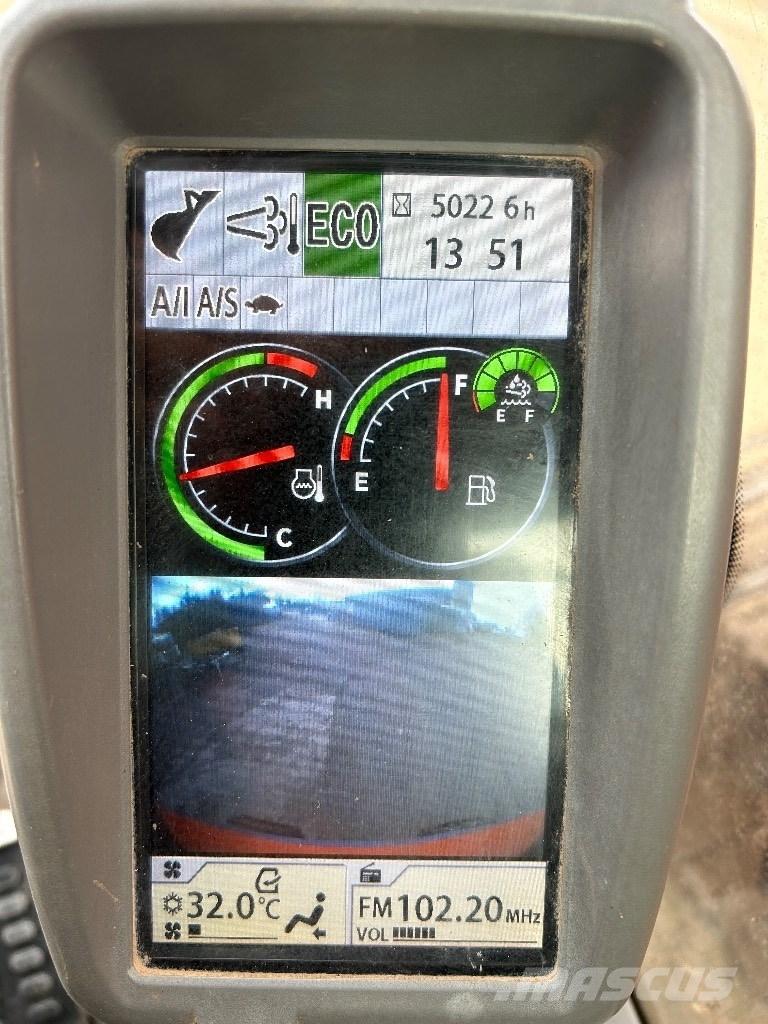 Hitachi ZX 135 US-6 حفارات زحافة