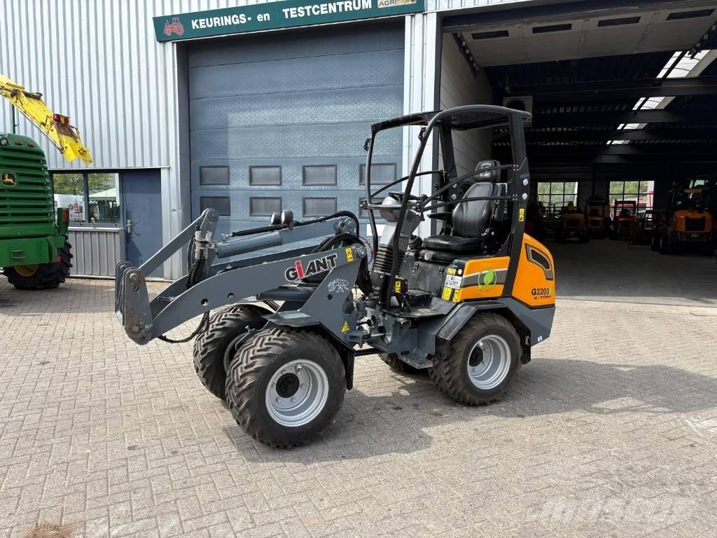 Giant G2200 E Xtra لوادر صغيرة