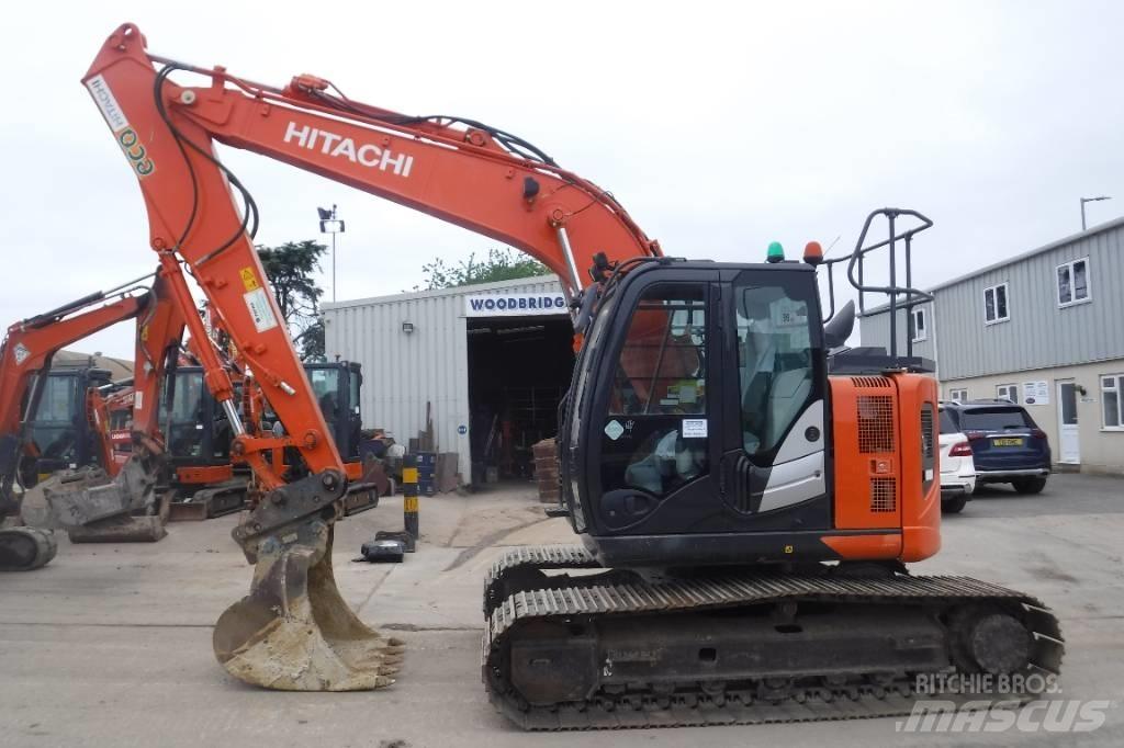 Hitachi ZX 135 US-6 حفارات زحافة