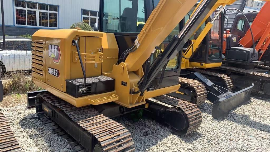 CAT 306 حفارات زحافة