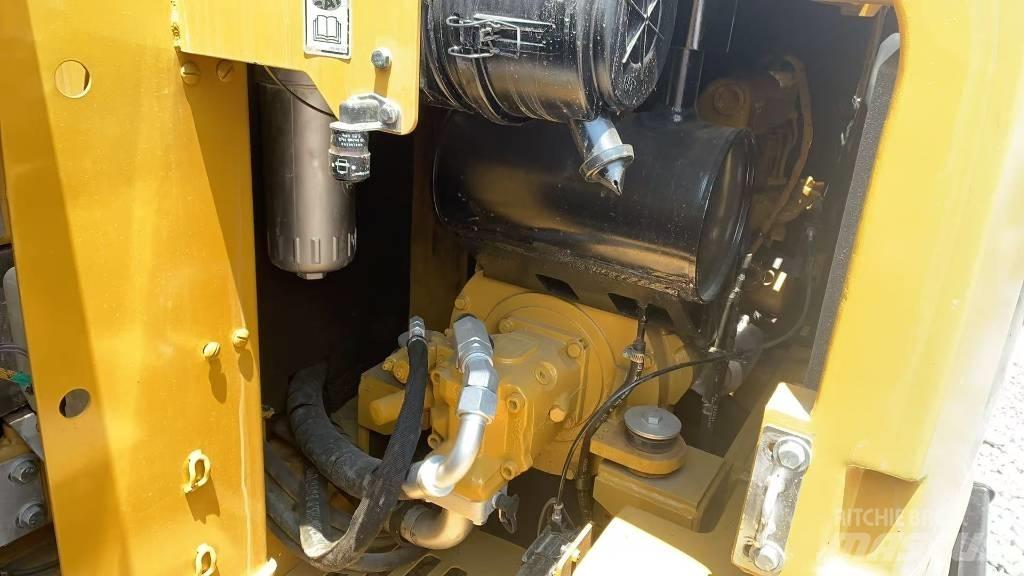 CAT 306 حفارات زحافة