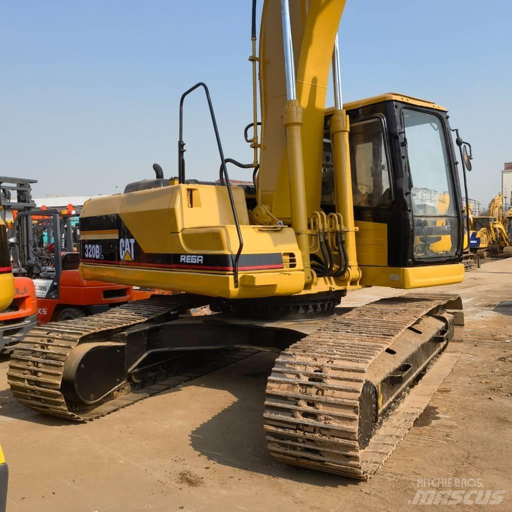 CAT 320 B L حفارات زحافة