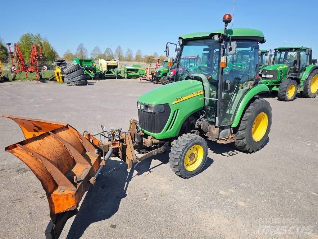 John Deere 3720 جرارات مدمجة