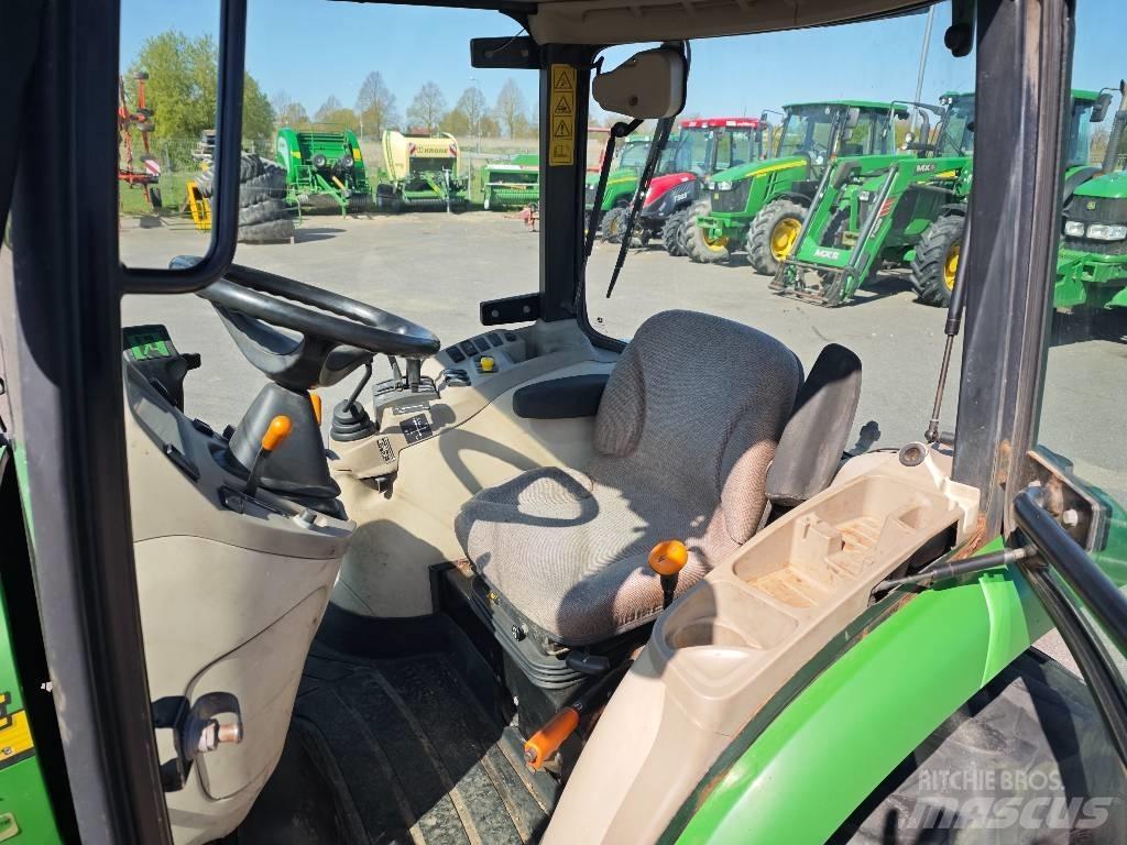 John Deere 3720 جرارات مدمجة