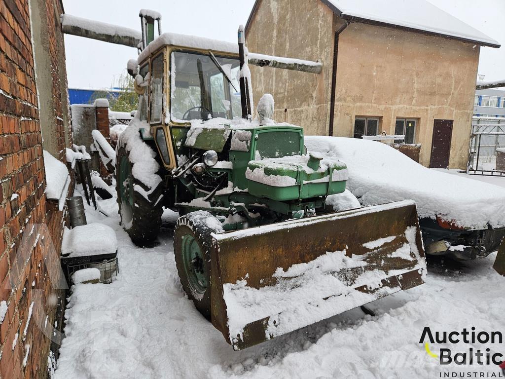  EO 2621B3 الجرارات