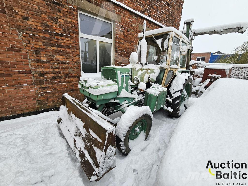  EO 2621B3 الجرارات