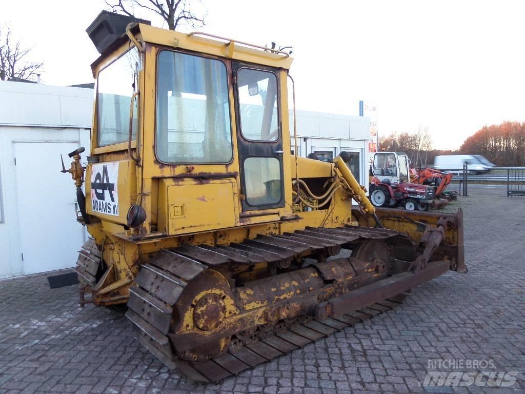 CAT D 4 E بلدوزرات مجنزرة