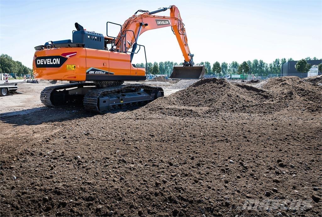 Develon DX225LC-7 حفارات زحافة