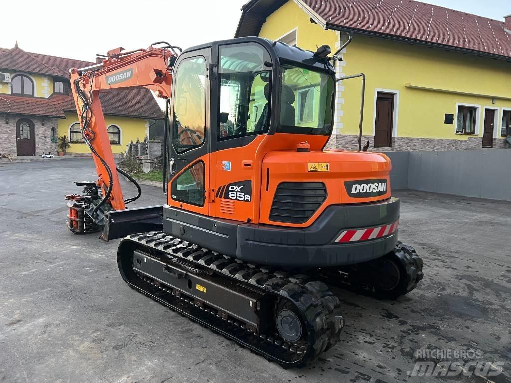 Doosan DX85R-3 حفارات وسط 7 طن - 12 طن