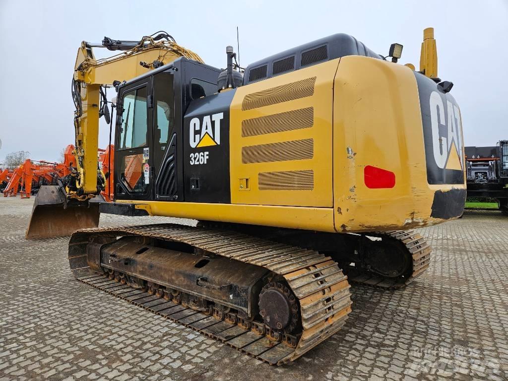 CAT 326 F L حفارات زحافة