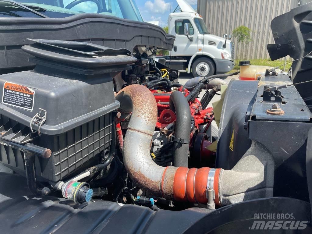 International 4300 شاحنات ذات هيكل صندوقي
