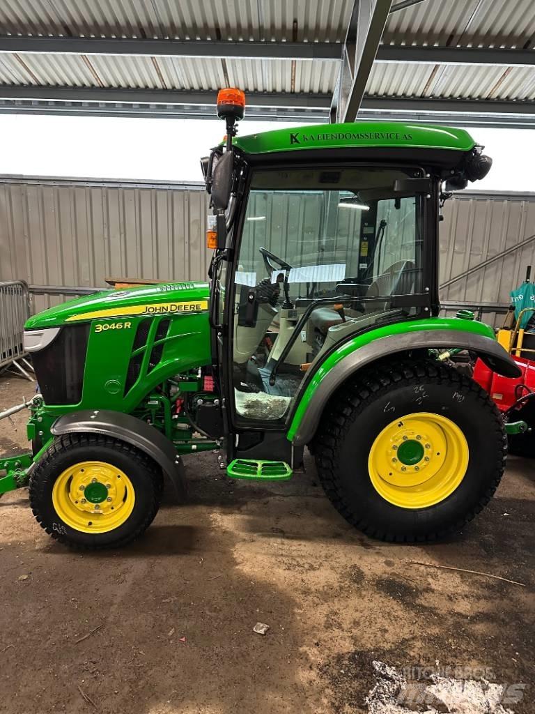 John Deere 3046 R الجرارات