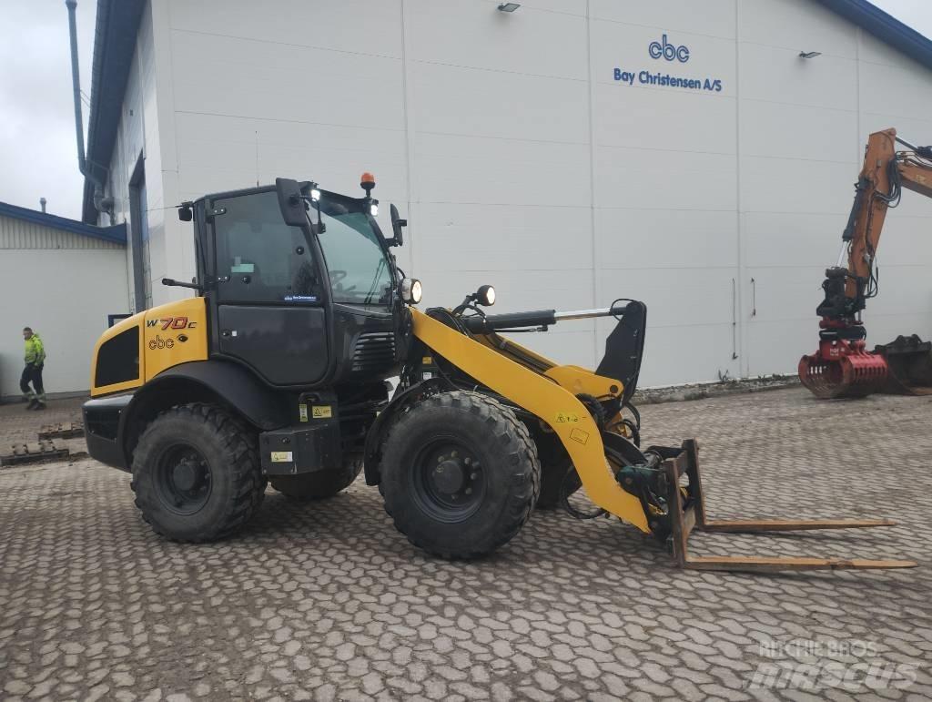 New Holland W70C لوادر بعجل