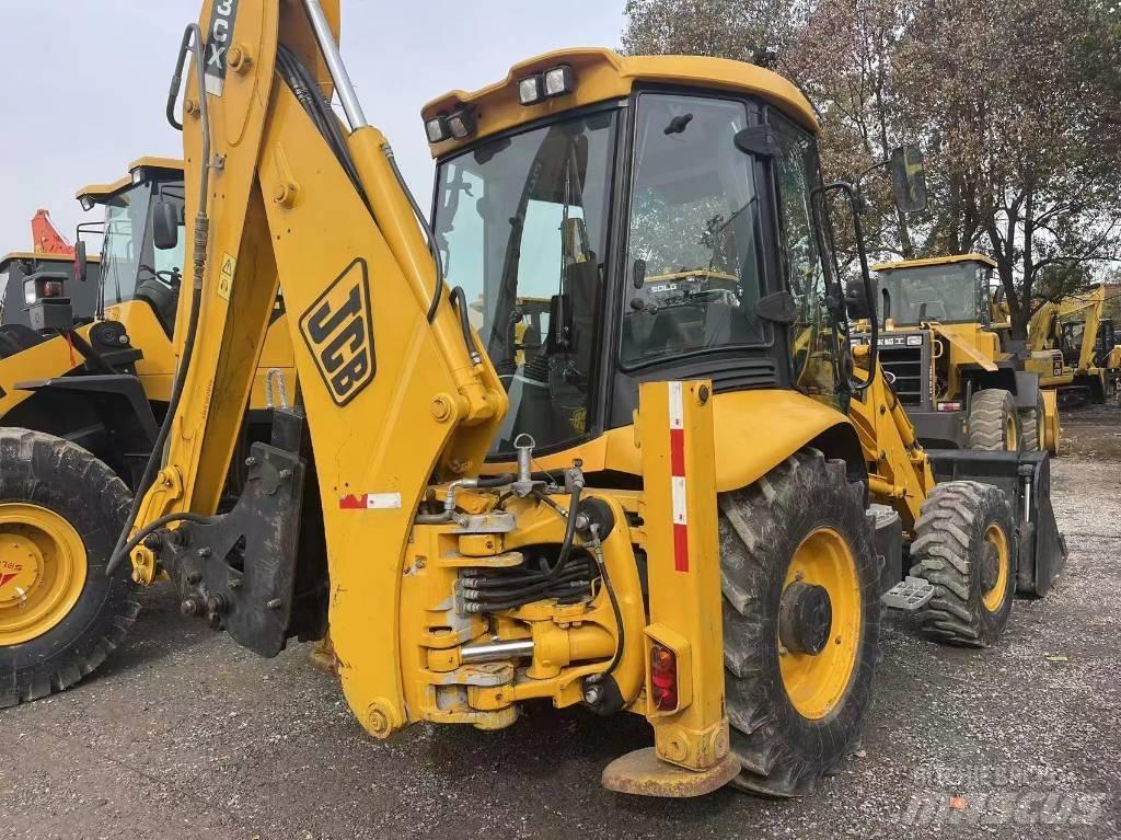 JCB 3CX لوادر ذات جرافات عكسية