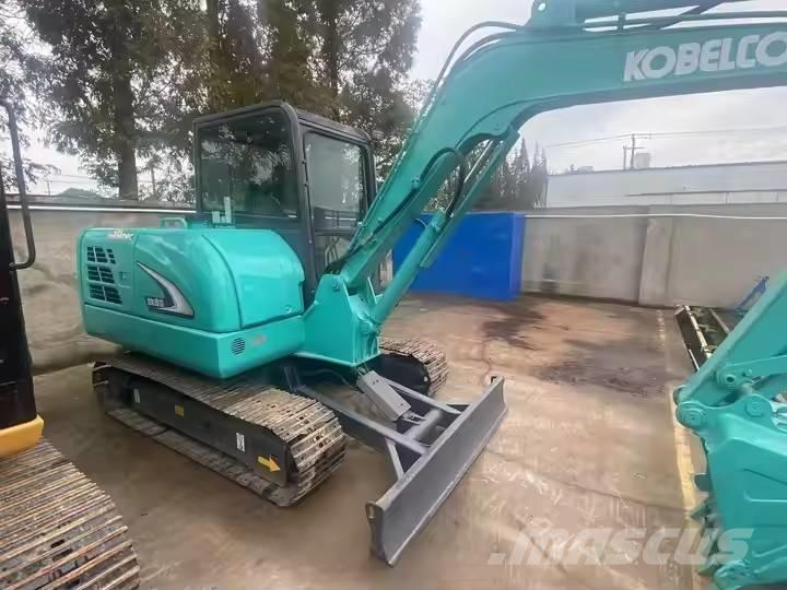 Kobelco SK 60 حفارات زحافة