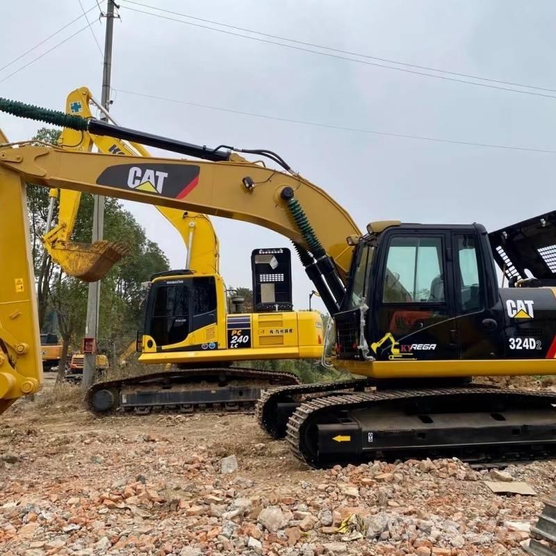 CAT 324 D حفارات زحافة