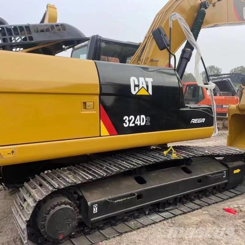 CAT 324 D حفارات زحافة