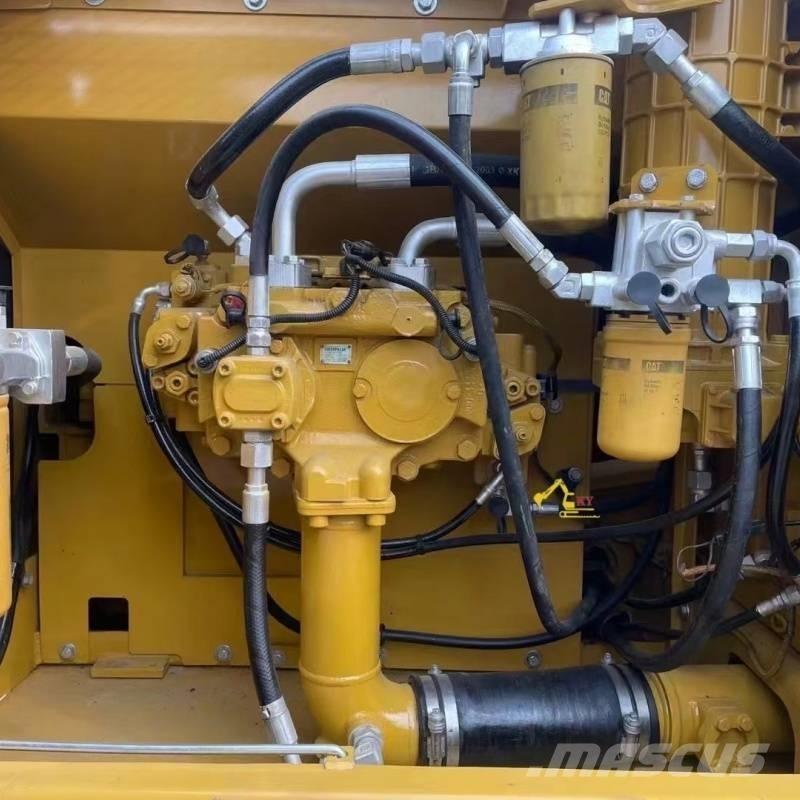 CAT 324 D حفارات زحافة