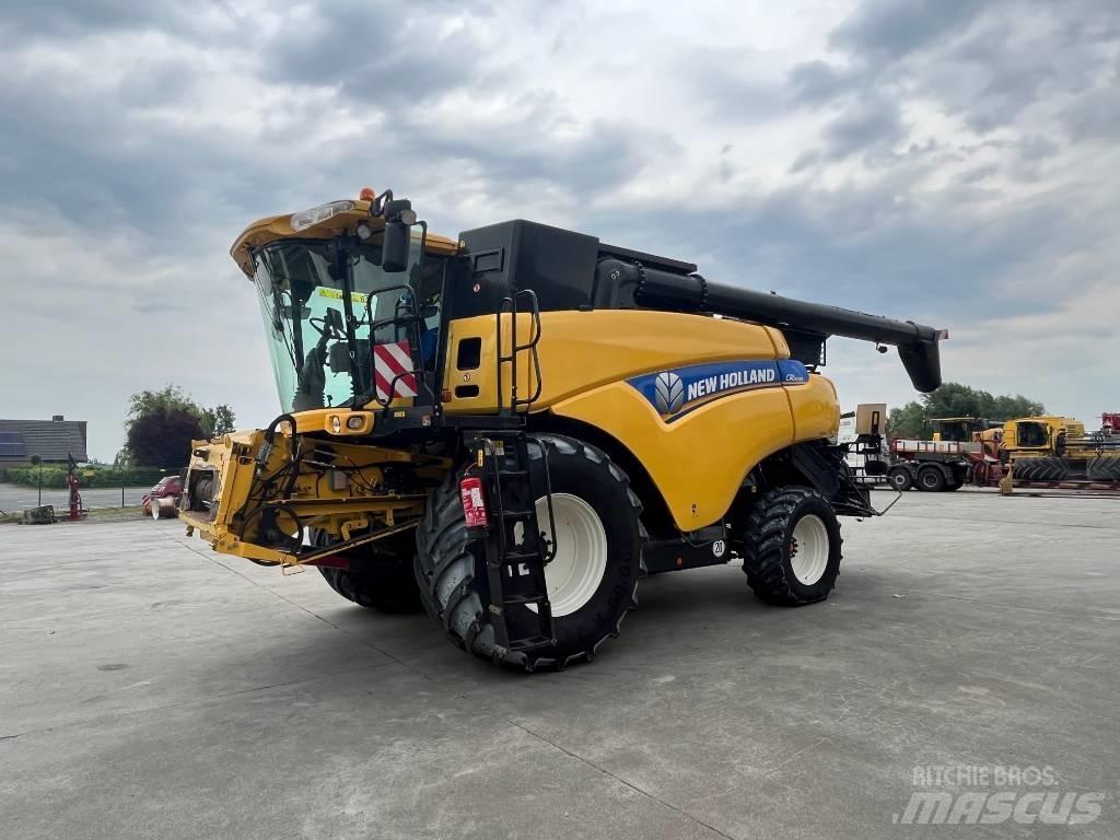New Holland CR 9090 حصادات