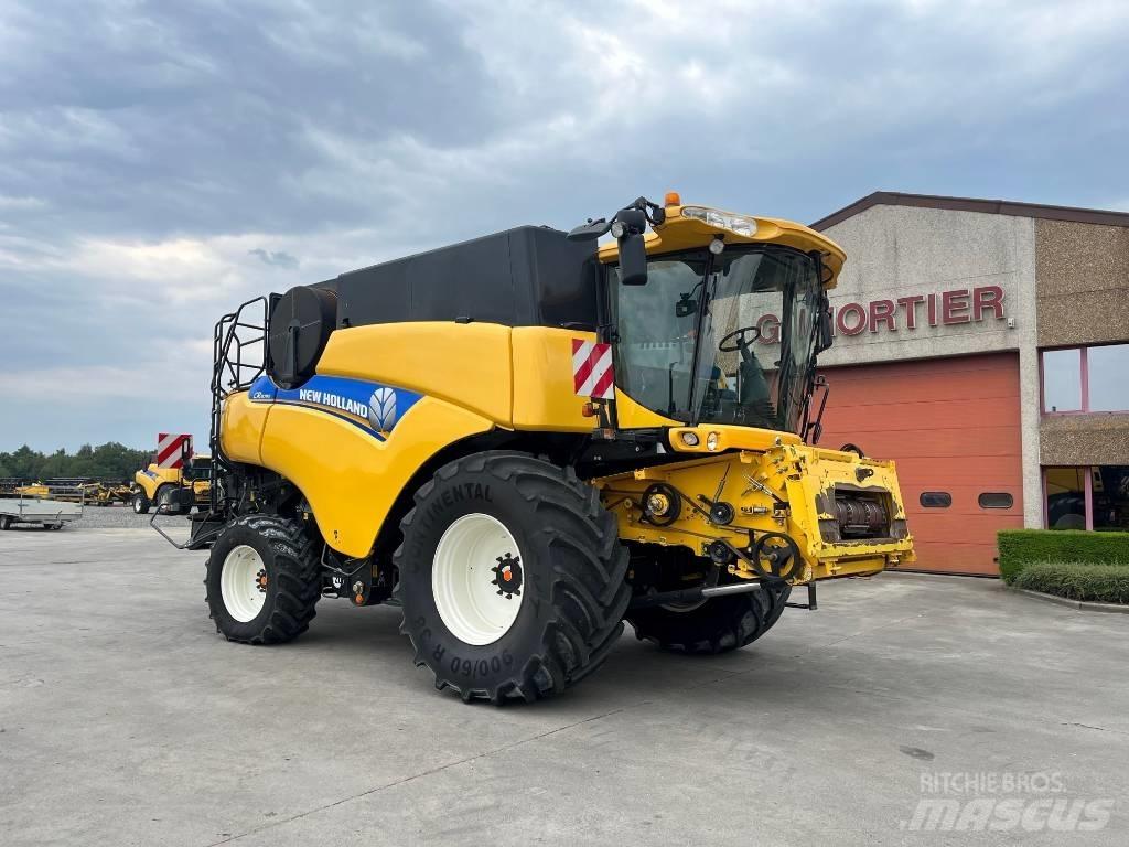 New Holland CR 9090 حصادات
