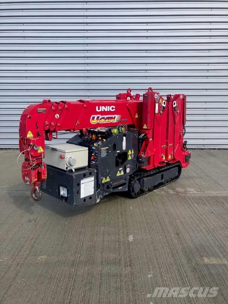 Unic URW-295 رافعات صغيرة