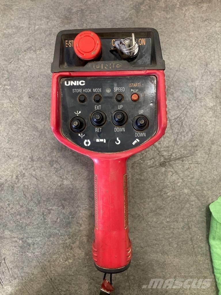Unic URW-295 رافعات صغيرة