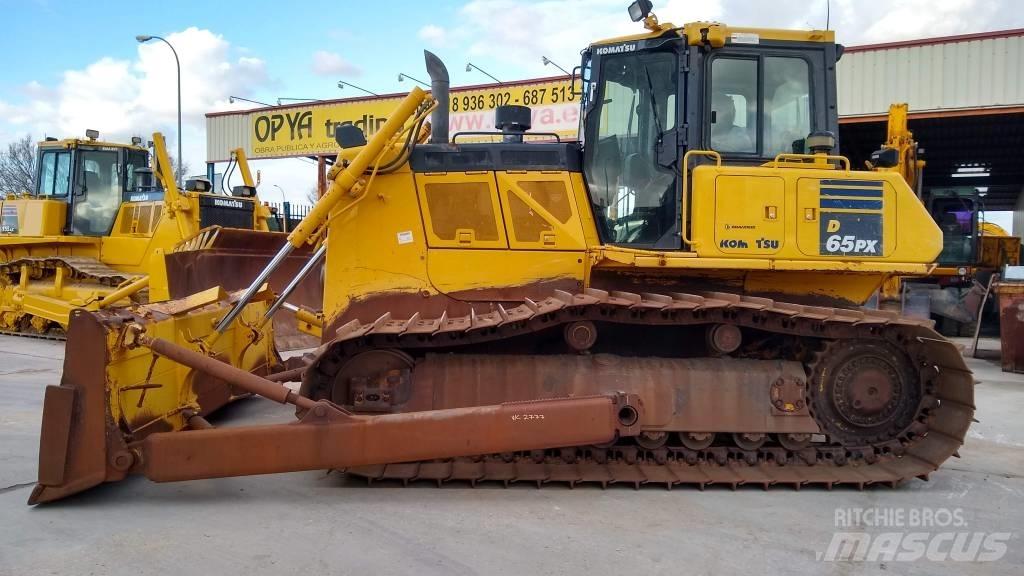 Komatsu D65PX-18 بلدوزرات مجنزرة