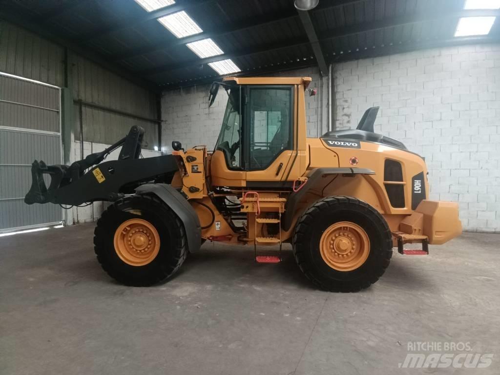 Volvo L 90 H لوادر بعجل