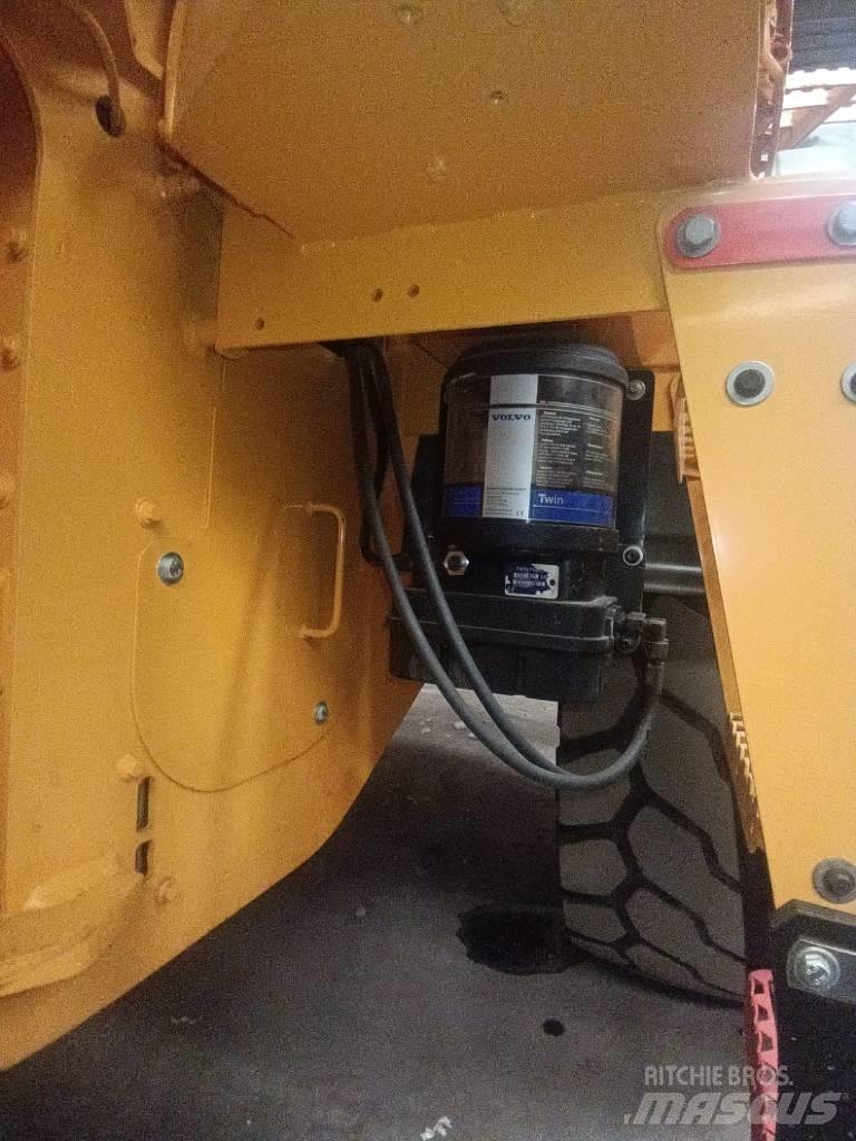 Volvo L 90 H لوادر بعجل