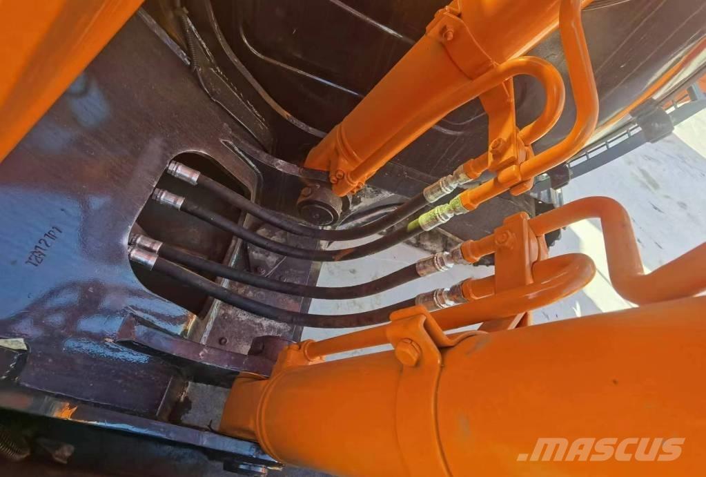 Hitachi ZX 120 حفارات زحافة