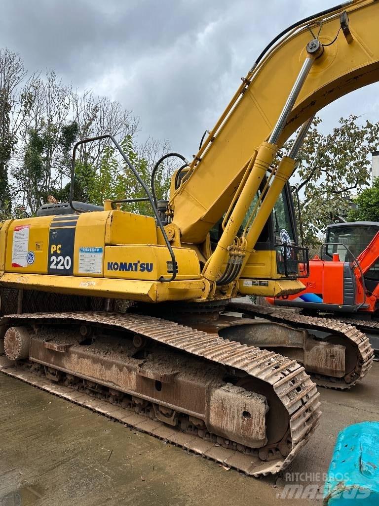Komatsu PC 220-8 حفارات زحافة