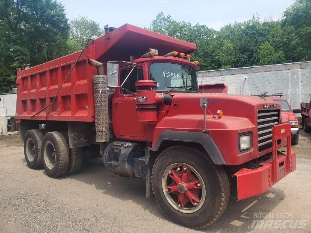 Mack RD 690 SX شاحنات قلابة