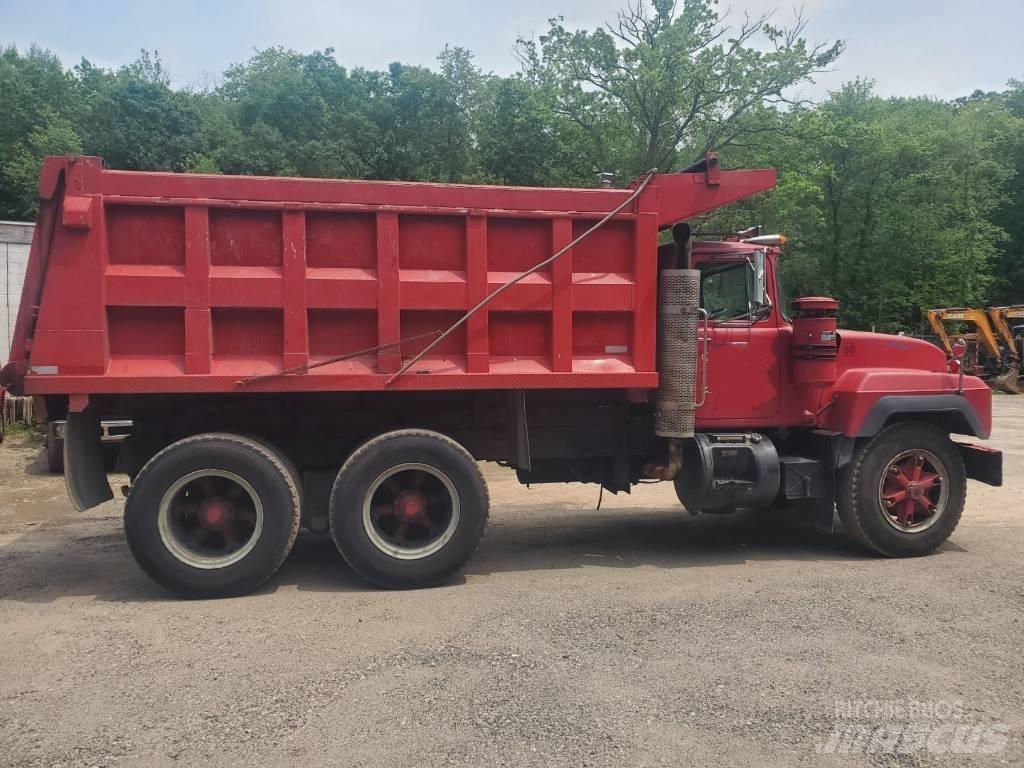 Mack RD 690 SX شاحنات قلابة