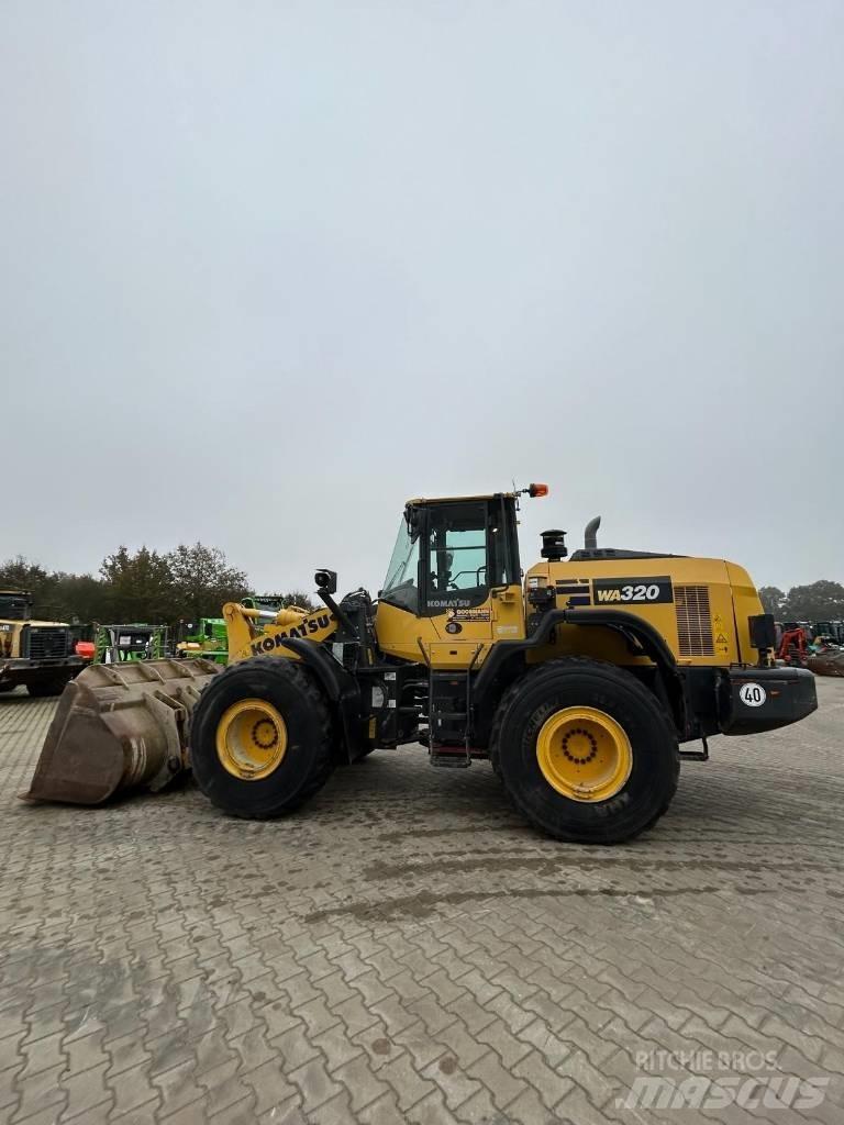 Komatsu WA 320 لوادر بعجل